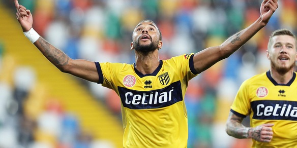 Parma, Hernani e Busi in gruppo. Terapie per Pellè