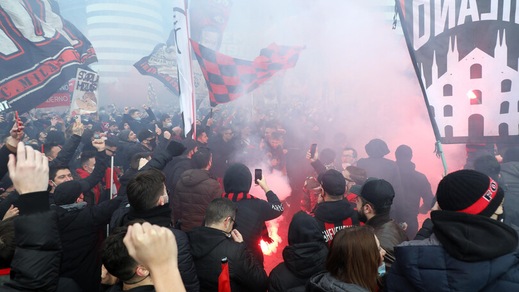 Derby Milan-Inter, migliaia di tifosi fuori San Siro