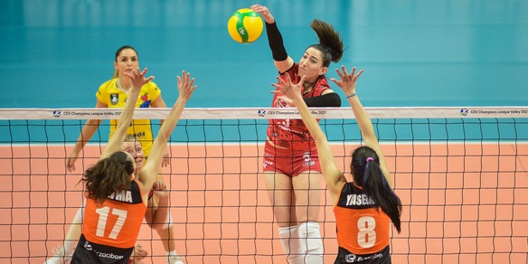 Busto vince il primo round con l'Eczacibasi