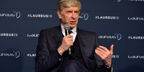 Falli laterali con i piedi, la proposta di Wenger che scuote il calcio