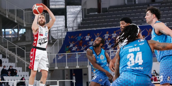 L'Olimpia Milano supera Brescia, vince Varese