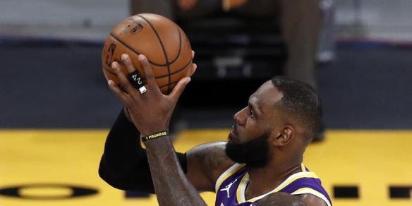 Nba, Gallinari continua a vincere. LeBron trascina i Lakers
