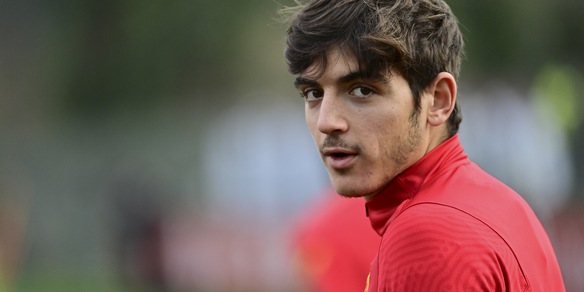 Villar, il giocatore ideale: qualità, carisma e amore per i tifosi. È festa per i 23 anni