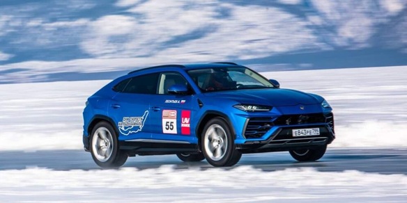 Lamborghini Urus, record di velocità: 298 km orari sul ghiaccio