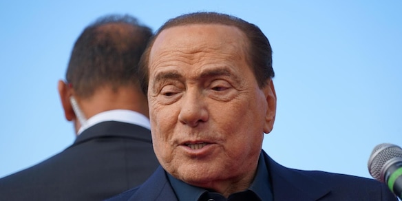 Berlusconi ricoverato a Monaco: "Sono in buone condizioni"