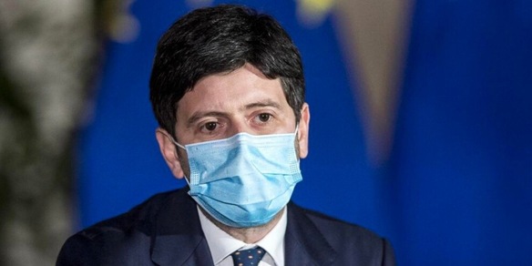 Vaccini anti-Covid in farmacia, c’è l’ok di Speranza