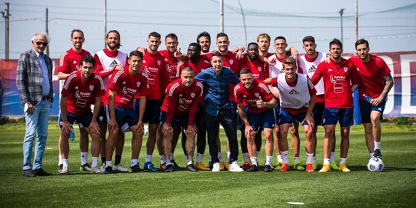 Il Cagliari festeggia Cossu: "Bentornato Andre"