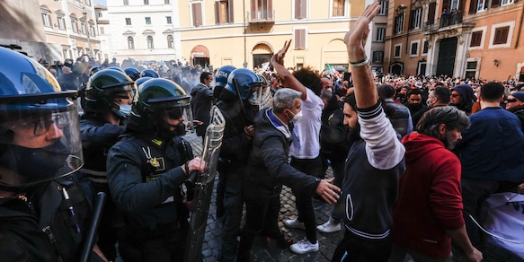Protesta dei ristoratori, scontri a Roma. FOTO