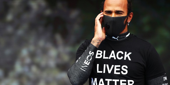 F1, la Mercedes al fianco della Federcalcio inglese: "Basta razzismo"