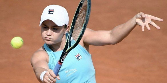 Barty agli ottavi degli Internazionali: Shvedova ko