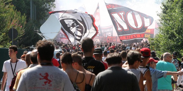 I tifosi caricano il Milan in vista del big-match con l'Atalanta