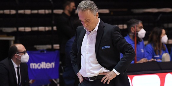 Cantù, arriva la separazione con il coach Bucchi