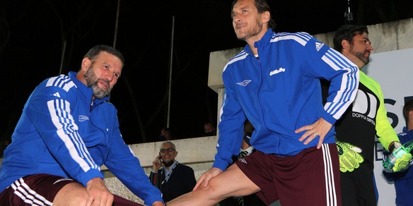 Roma, Candela celebra Totti: "Maledetto tempo, 25 anni di magia"