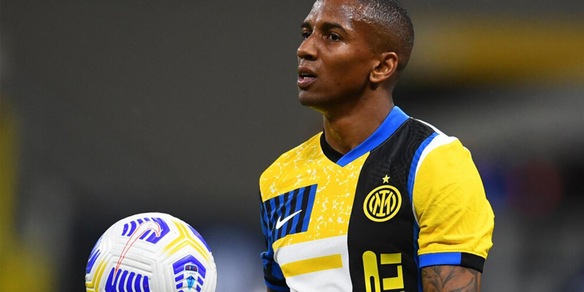Inter, Ashley Young ai saluti: ritorna al Watford