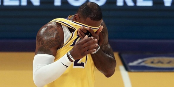 Lakers e LeBron James, ko storico: fuori ai playoff Nba