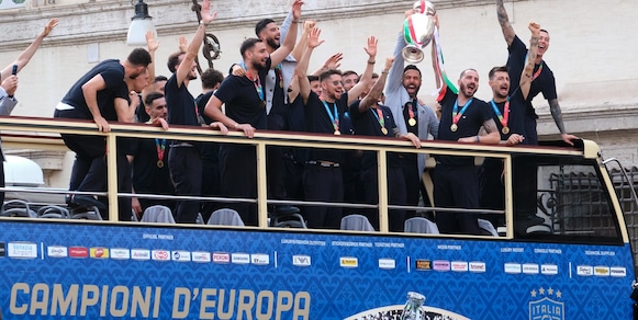 Europei: carbonara e canzoni, la lunga festa degli Azzurri