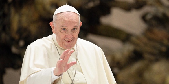 Il Papa racconta: "Un infermiere mi ha salvato. È la seconda volta"