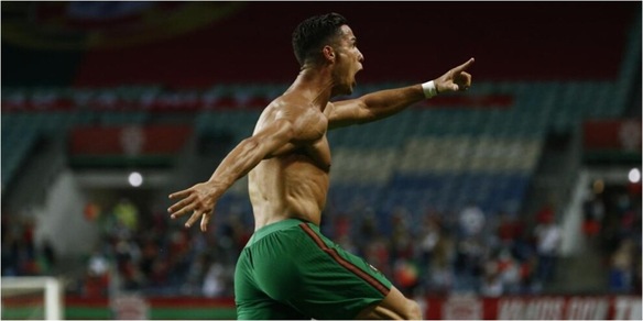 Incredibile Cristiano Ronaldo: rigore sbagliato, doppietta e altro record!