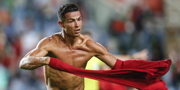 Cristiano Ronaldo squalificato: anticipato l'arrivo a Manchester