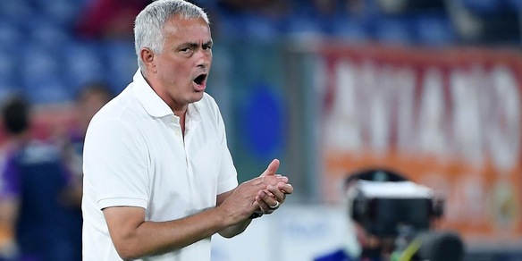 Roma, Mourinho: “Millesima partita? Questa la più importante. Viña voleva giocare”
