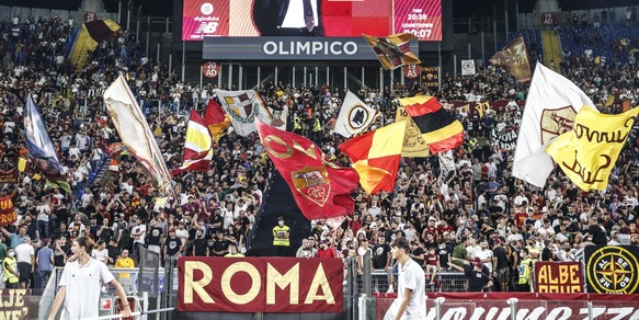 Roma, è ancora festa all'Olimpico: in 30.000 cantano e sognano