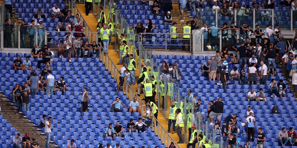 "Gli steward sono finiti! Siamo in emergenza"