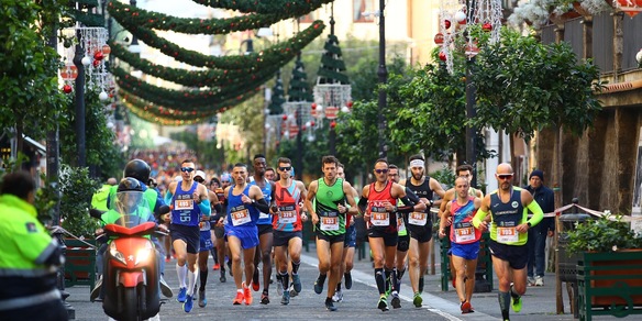 Runner e luci di Natale sulle strade, il 5 dicembre torna la Sorrento Positano