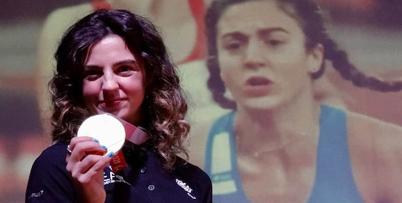 Ambra Sabatini premiata a Livorno dopo l'oro a Tokyo