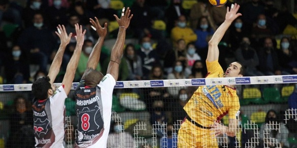 Castellana Grotte vince la maratona con Santa Croce