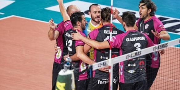 Cantù ko al tie break , Brescia interrompe la serie di Siena