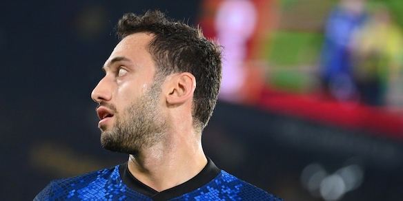 Inter, Calhanoglu premiato miglior calciatore del mese di novembre dalla Lega A