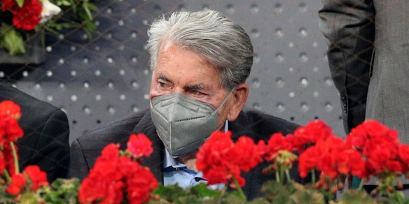 Tennis in lutto: morto Santana, primo spagnolo a vincere Wimbledon