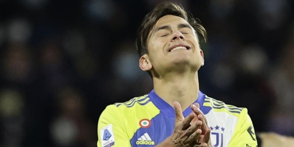 Dybala lascia Venezia-Juve dopo 12’: nuovo infortunio