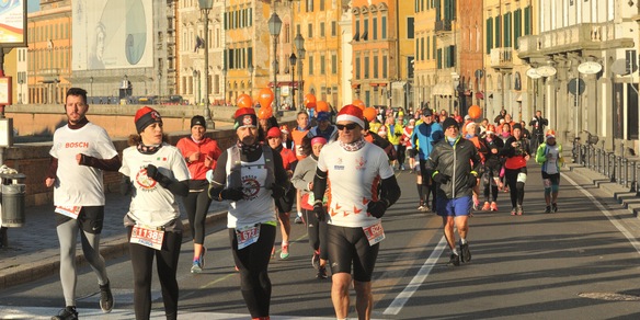 XXII Cetilar Maratona di Pisa, vittoria per Jerotich e Simukeka