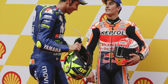 Marquez, prove di disgelo con Rossi: "Unico e irripetibile, la MotoGp dovrebbe ringraziarlo"