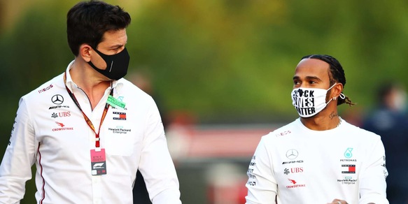 F1, Wolff: "Il nuovo contratto di Hamilton dovrebbe essere per più di un anno"
