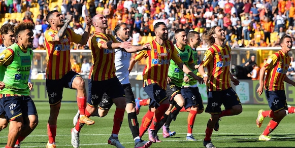 Lecce, la festa dopo la paura: venerdi il match point