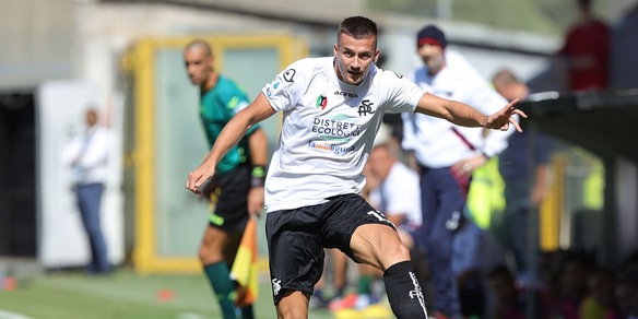 Spezia, Reca si cura in Polonia. Personalizzato per Maldini e Sala