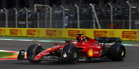 F1, GP Messico: Russell comanda le libere 2, Leclerc a muro. Sainz ottavo