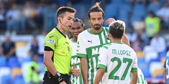 Napoli-Sassuolo, la moviola: Rapuano perde un rigore, severo su Laurienté