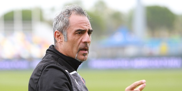 Rissa in Lega Pro, allenatore colpito con una focaccia!