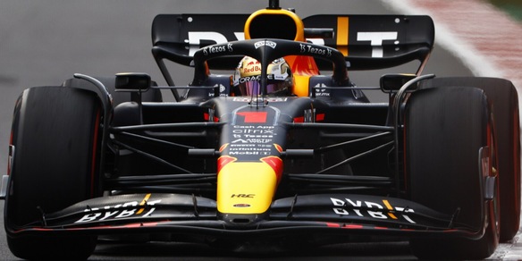 F1: in Messico trionfa un Verstappen da record. Sul podio Hamilton e Perez, Ferrari in difficoltà