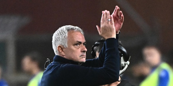 Roma, la battuta di Mourinho sui tifosi in trasferta diventata virale