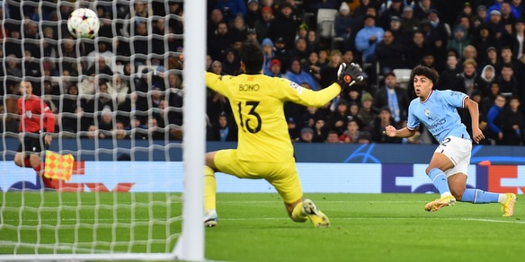 Rico Lewis, il gol in Champions a 17 anni e i complimenti di Guardiola