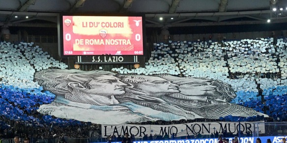 Roma-Lazio, la spettacolare scenografia della Curva Nord