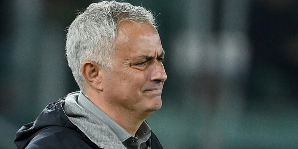 Mourinho: "La Roma ha dominato, la Lazio ha fatto mezzo gol"