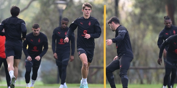 Milan, esercitazione tattica sul possesso a Milanello