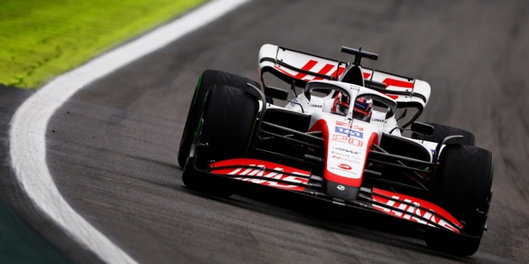 F1, GP Brasile: pole di Magnussen. Ferrari indietro: Sainz quinto, Leclerc decimo