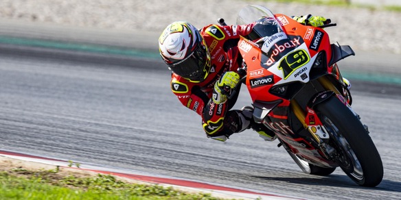 Superbike: a Mandalika Bautista secondo in gara-1 dietro a Toprak, titolo rimandato