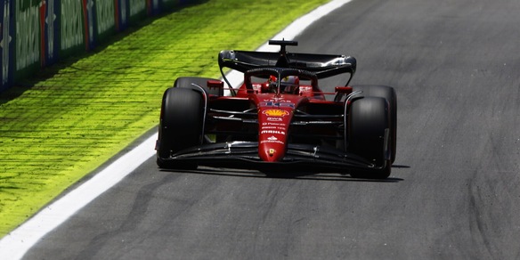 Ferrari, la richiesta di Leclerc: "Fatemi passare, pensate alla classifica"